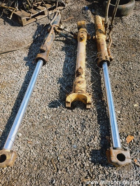 PAR DE PISTÕES DE LÂMINA CATERPILLAR D6D COM SUPORTE DOS PISTÕES